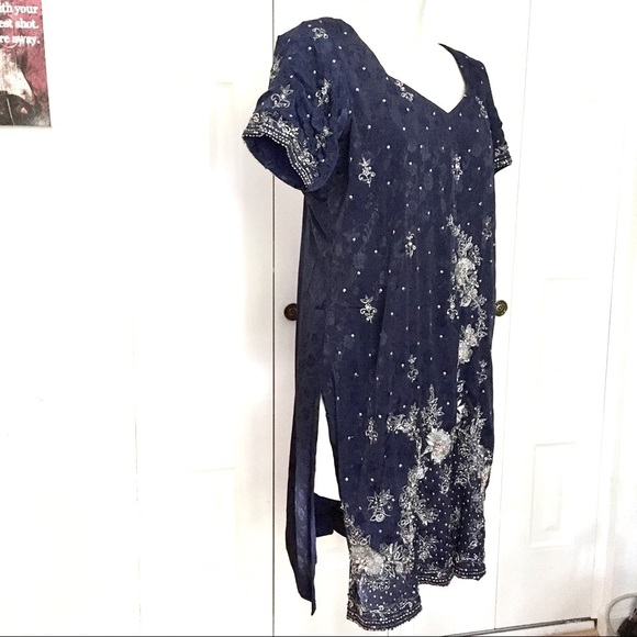 Handcrafted midnight blue beaded sequined kameez - Picture 8 of 8